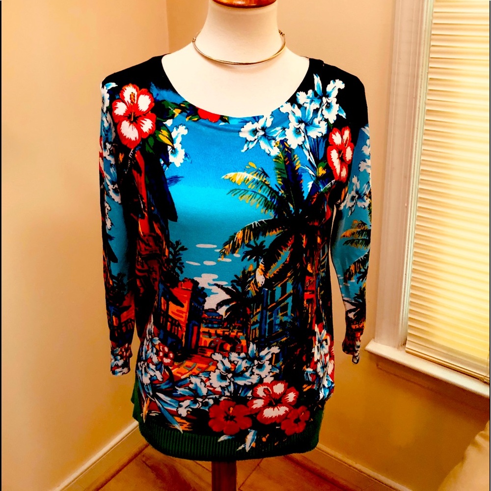 Brand NWT Soft adorable Sweater 💕💋💄